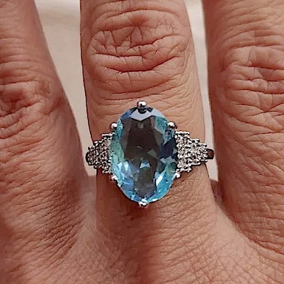 Sterling Silver Aquamarine Ring - Picture 2 of 16
